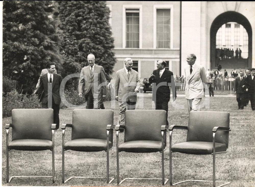 1955 Conferenza GINEVRA - BULGANIN, FAURE, EISENHOWER ed EDEN nel parco - Foto