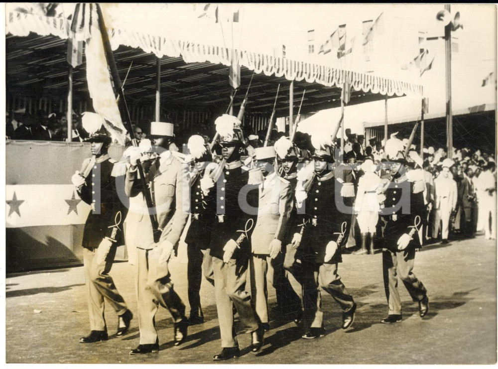 1961 DAKAR (SENEGAL) Saint-Cyriens noirs défilent à la fête de l'indépendance