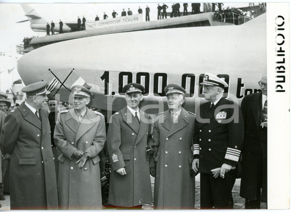 1956 NAPOLI - Consegna milionesima tonnellata di materiale da USS CORREGIDOR