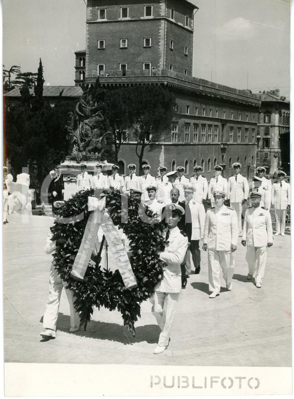 1953 ROMA Cadetti nave argentina "Bahia Thetis" rendono omaggio al Milite Ignoto