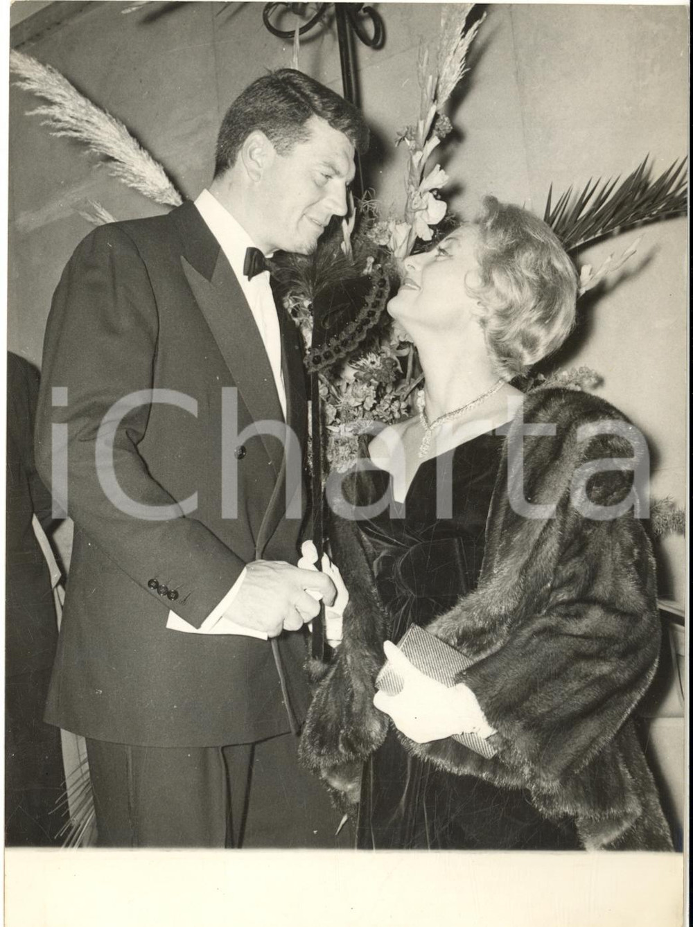 1959 PARIS CINEMA Henri VIDAL con la moglie Michèle MORGAN - Foto 13x18 cm
