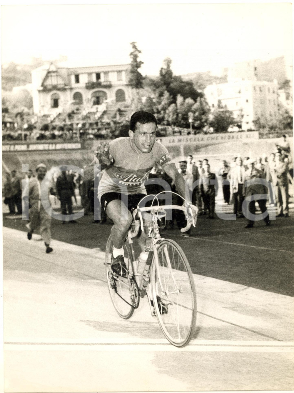 1955 ca CICLISMO ITALIA Bruno MONTI al traguardo - Fotografia 18x24 cm