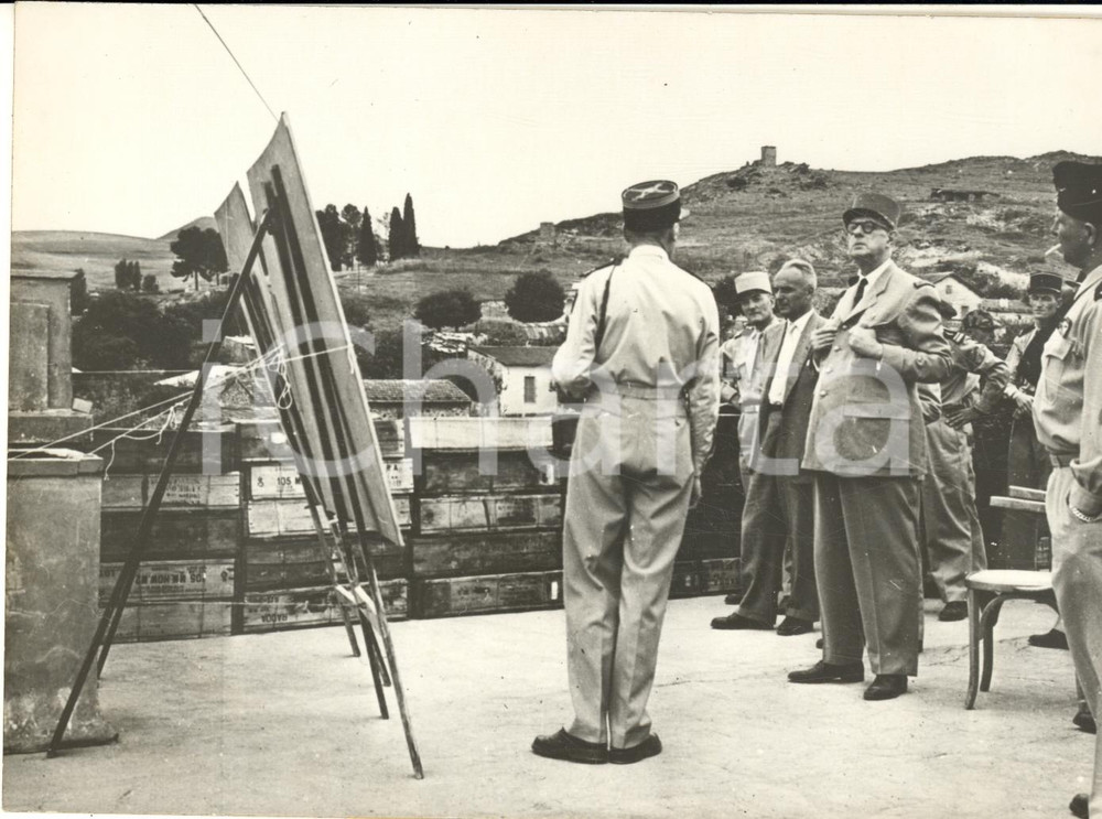 1959 EL MERIDJ (ALGERIA) Charles DE GAULLE con il col. DU PORT DE PONTCHARRA