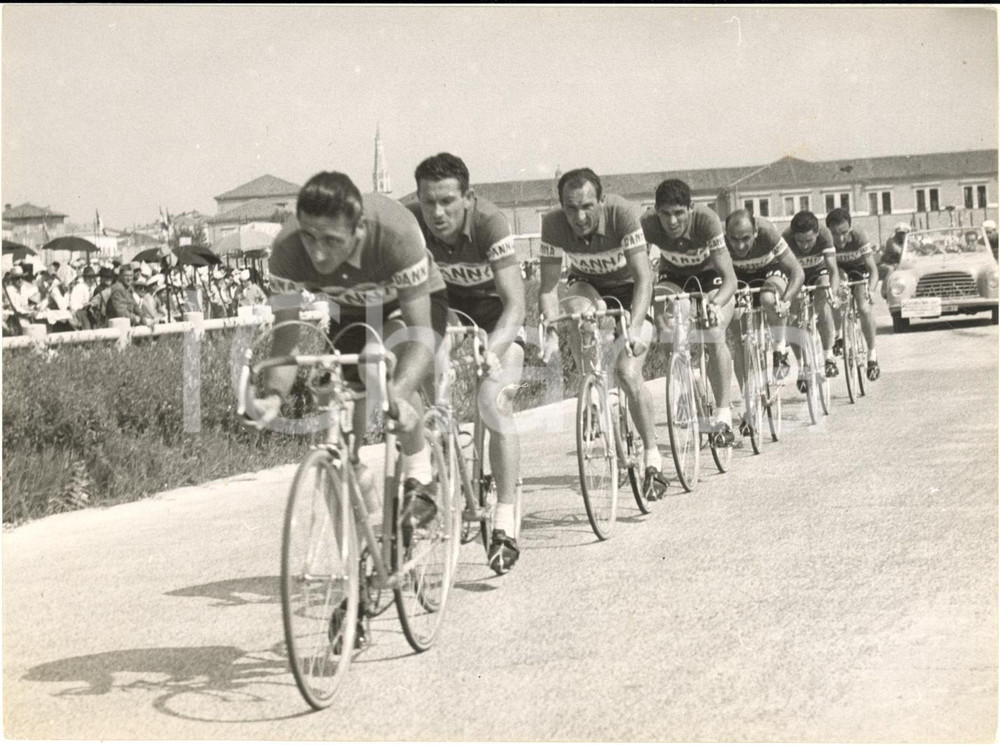 1953 CICLISMO GIRO D'ITALIA Il gruppo della squadra GANNA - Foto 18x13 cm
