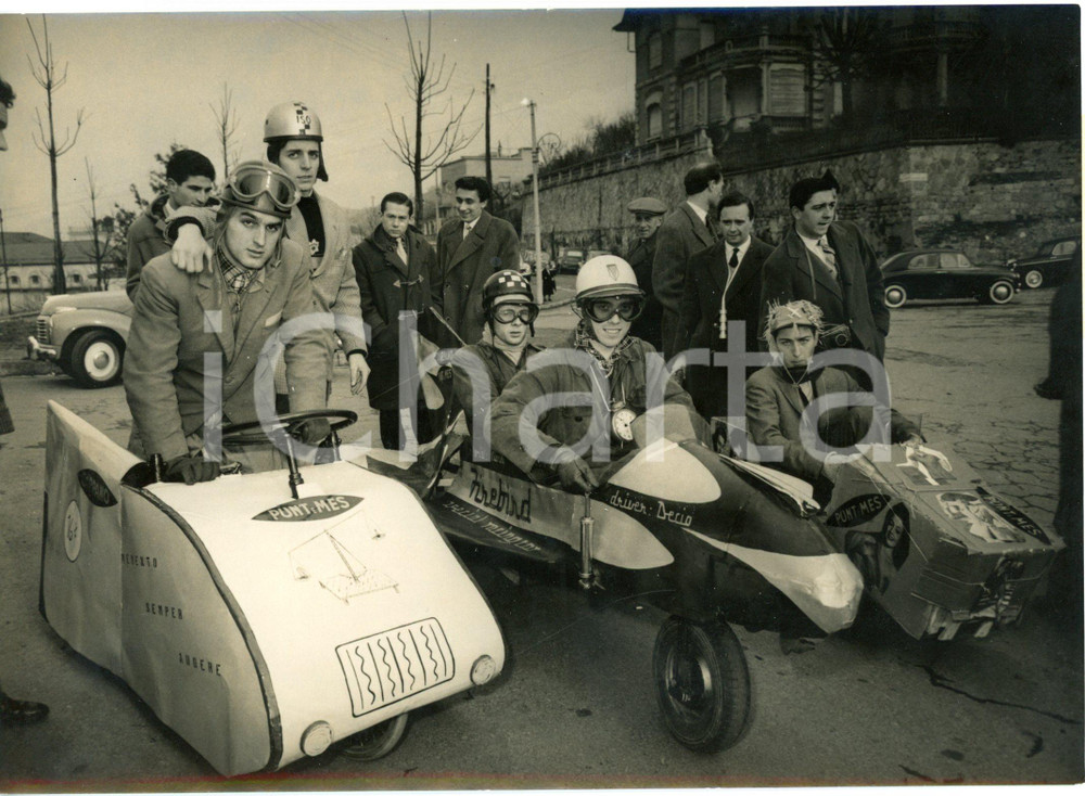 1955 TORINO CARNEVALE  - I partecipanti della gara amatoriale tra auto in legno