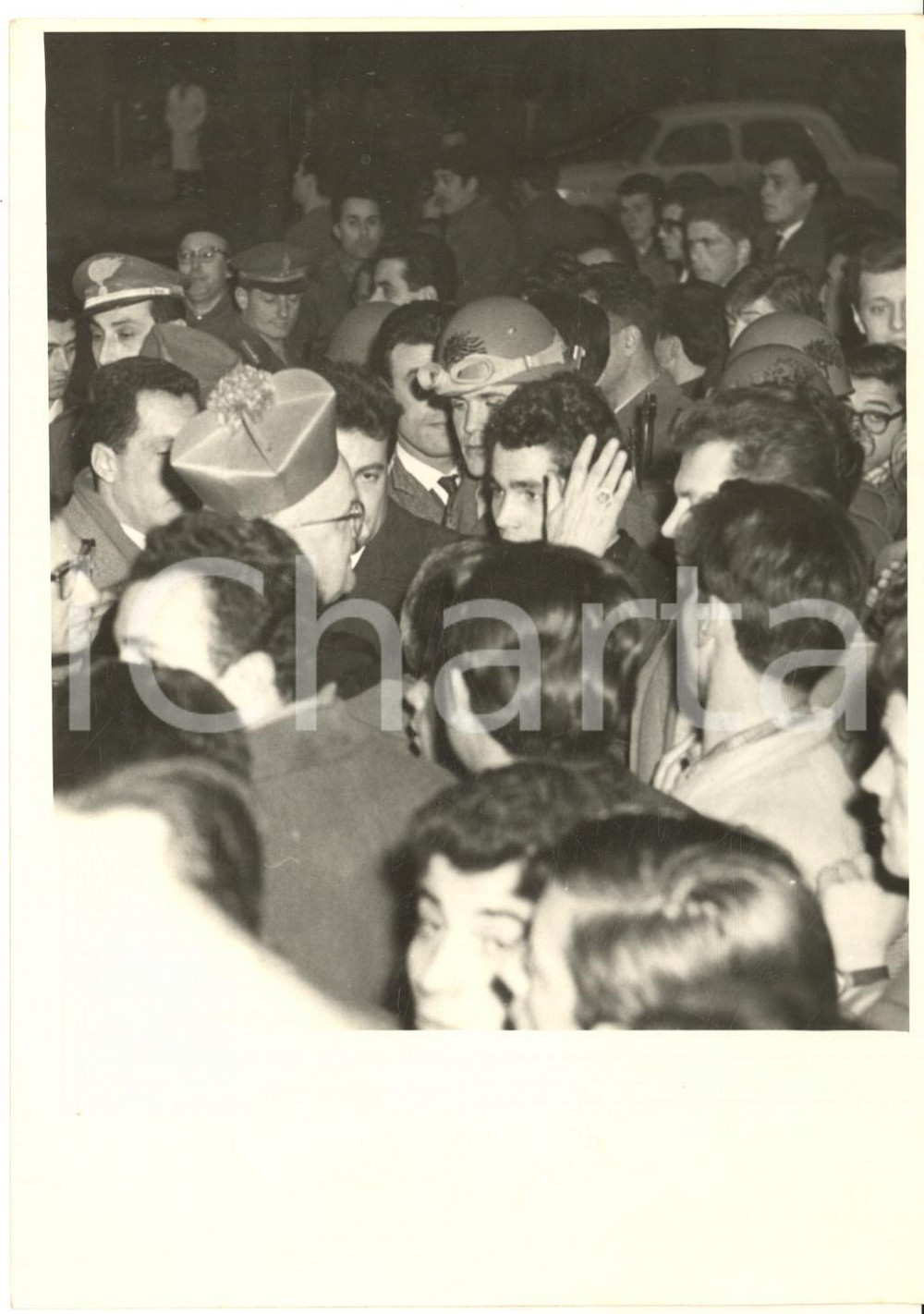 1959 FIRENZE Mons. Ermenegildo FLORIT tra i manifestanti per le Officine Galileo