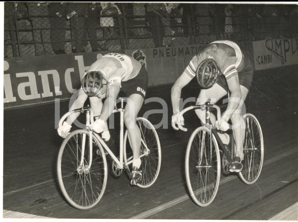 1953 CICLISMO Campionati italiani su pista - Antonio MASPES batte Enzo SACCHI