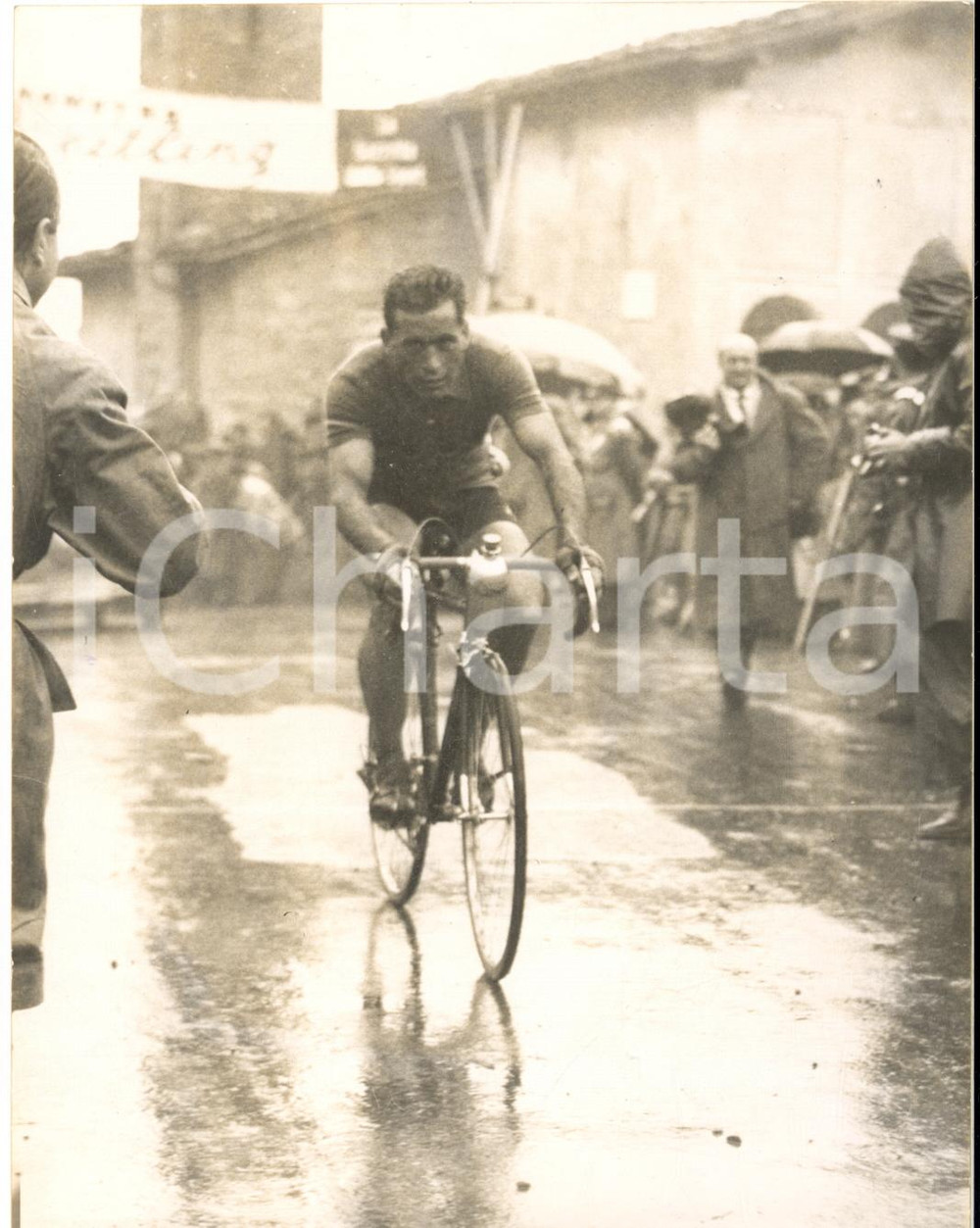 1954 CICLISMO GIRO DI LOMBARDIA Bruno MONTI passa sul Ghisallo - Foto 13x18 cm