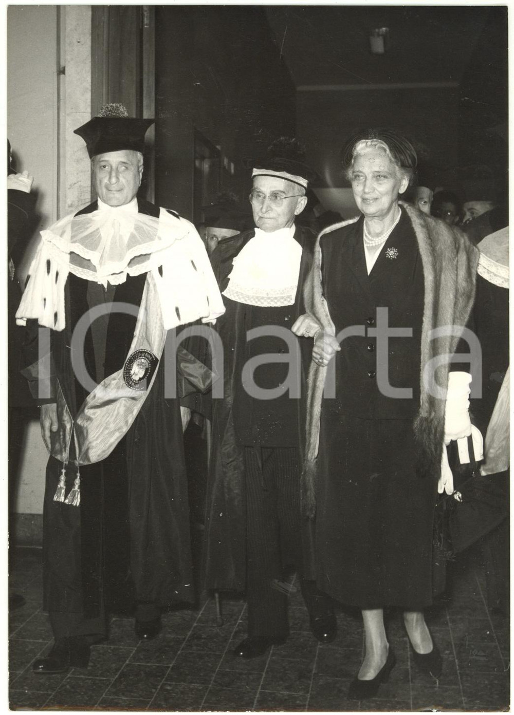 1959 ROMA Luigi EINAUDI riceve laurea honoris causa da Giuseppe Ugo PAPI *Foto