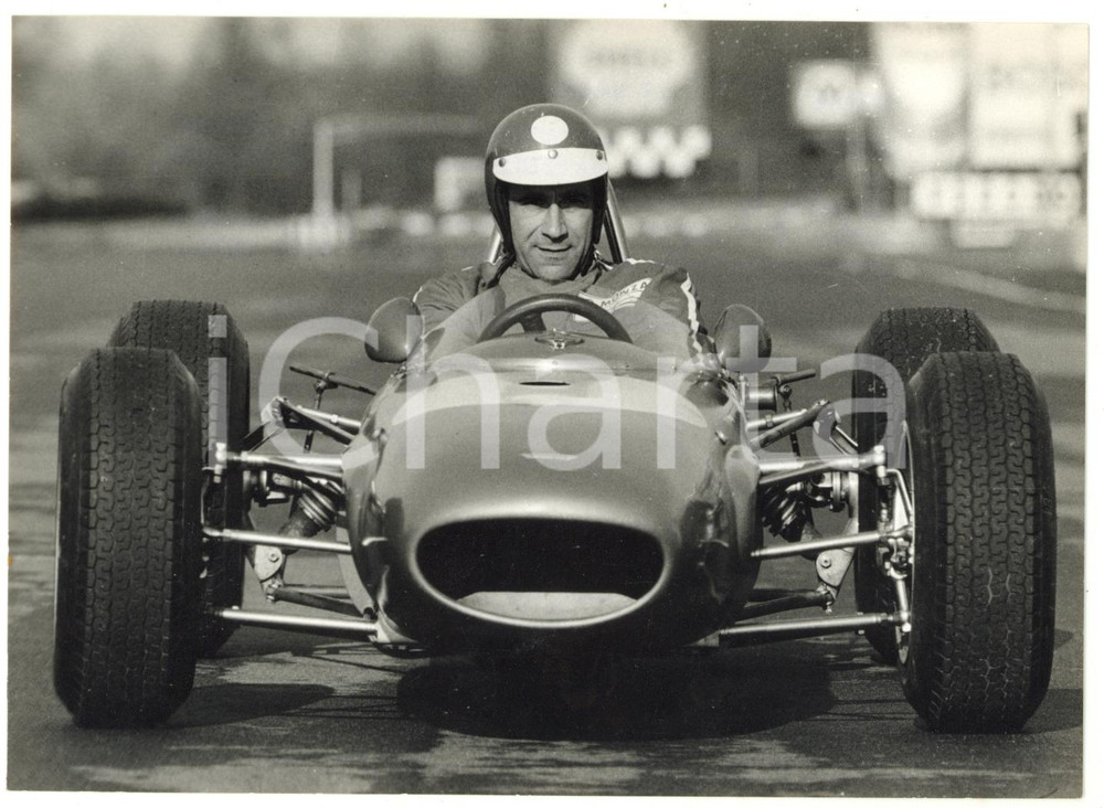 1968 AUTODROMO DI MONZA L'attore Alberto LUPO alla guida di un'auto di Formula 3