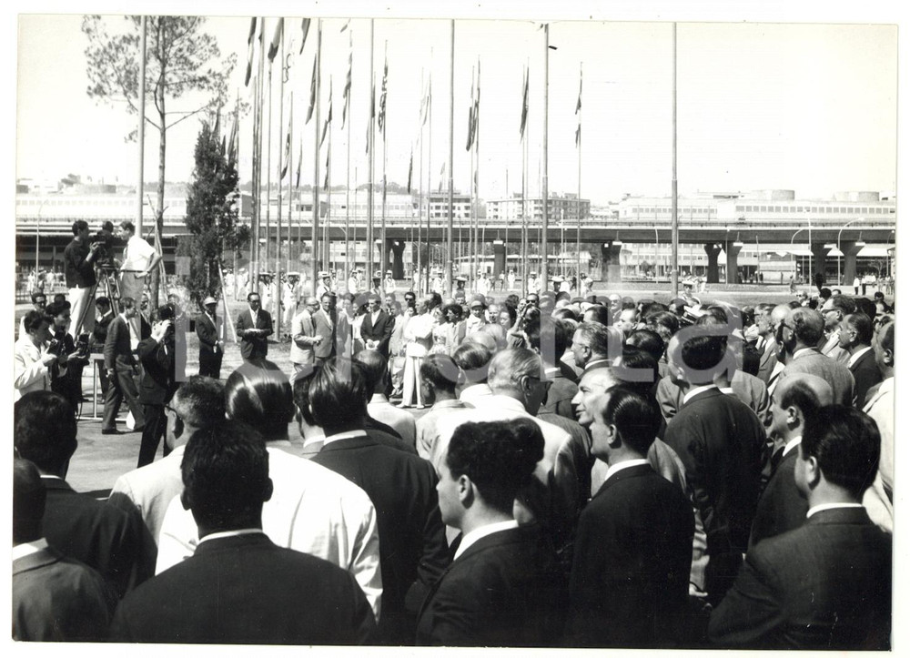 1960 ROMA - Folla alla cerimonia di inaugurazione del Villaggio Olimpico *Foto