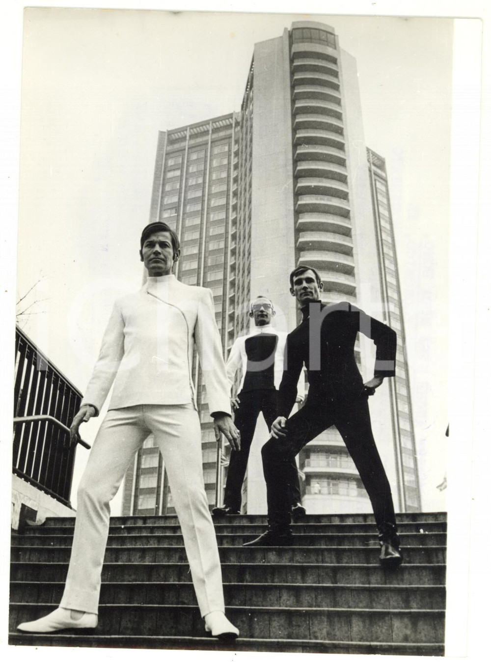 1968 LONDON - MODA UOMO Sfilata all'aperto dei nuovi modelli in jersey da Parigi