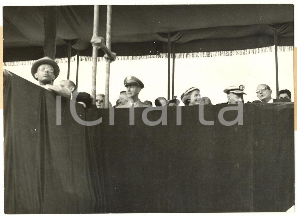 2 giugno 1954 ROMA Gen. Mark CLARK e Luigi EINAUDI assistono a parata militare