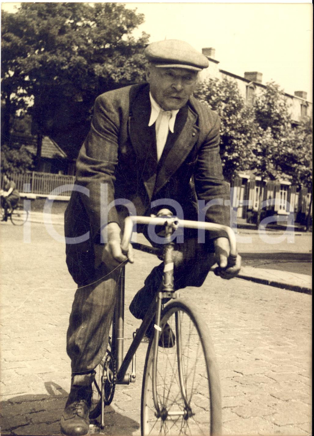1951 (1957) CYCLISME FRANCE Maurice GARIN sur son vélo à 80 ans *Photo 13x18
