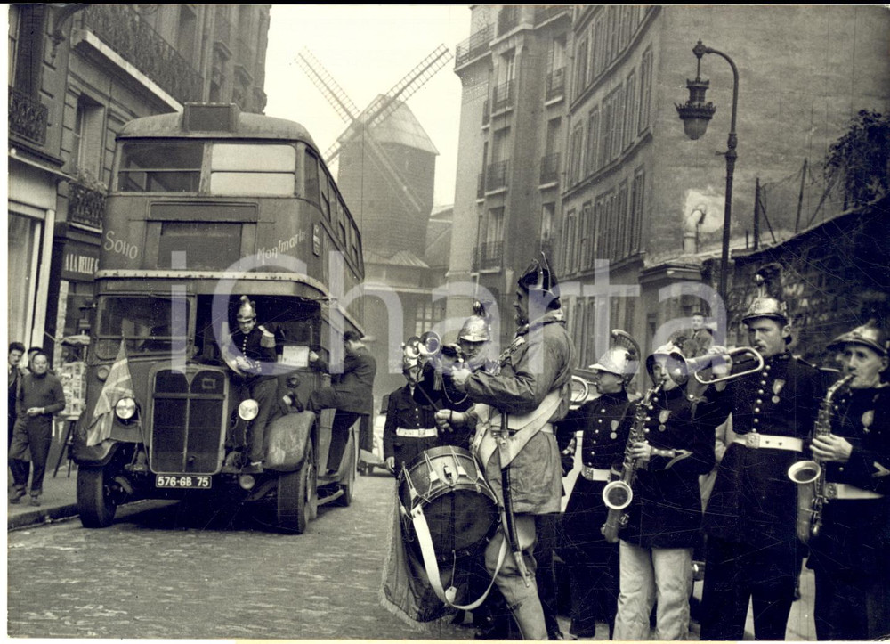 1957 PARIS Course au ralenti rue Lepic - Autobus à impériale SOHO - Photo 18x13