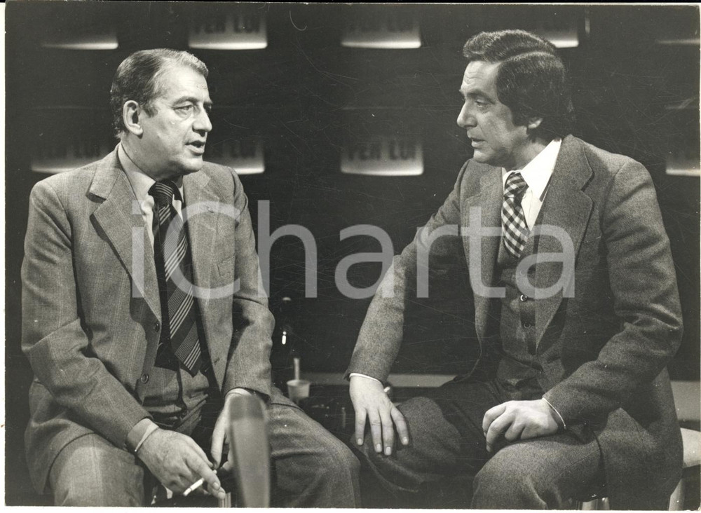 1970 ca ITALIA TELEVISIONE Corrado MANTONI intervista Carlo SILVA *Foto 18x13