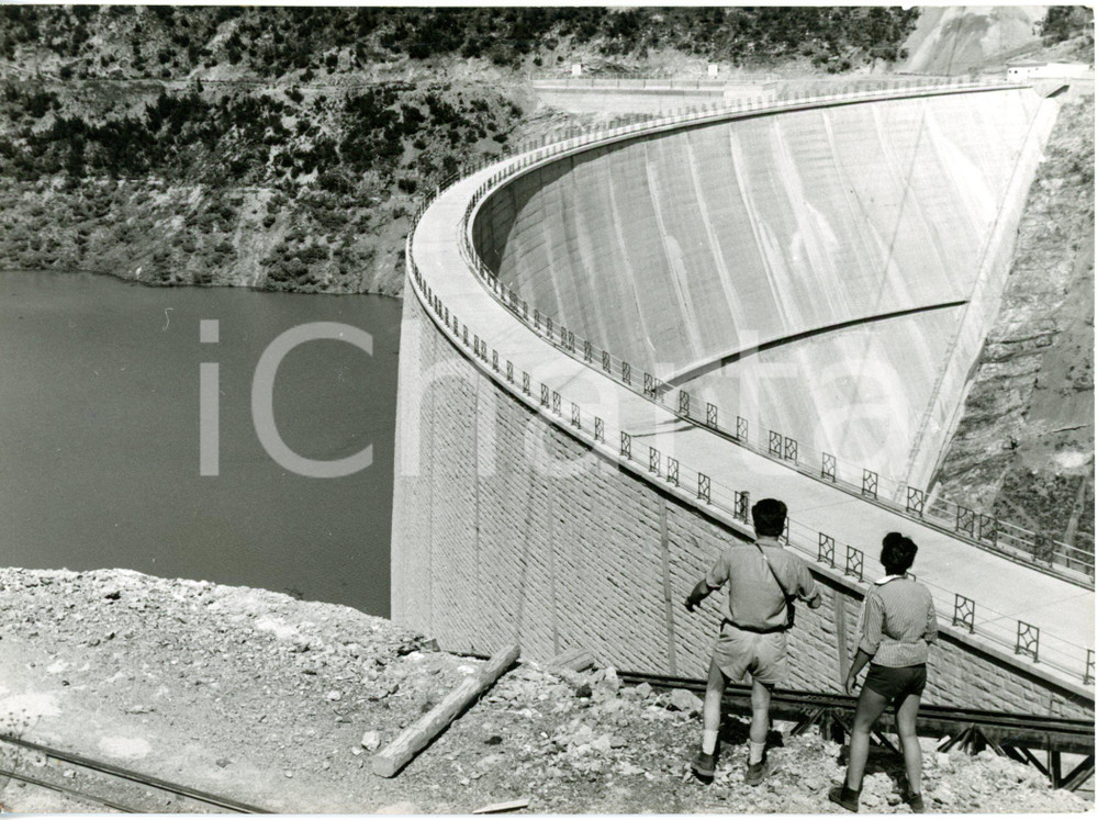 1957 VALTELLINA Escursionisti presso la nuova diga di Cancano - Foto 18x13