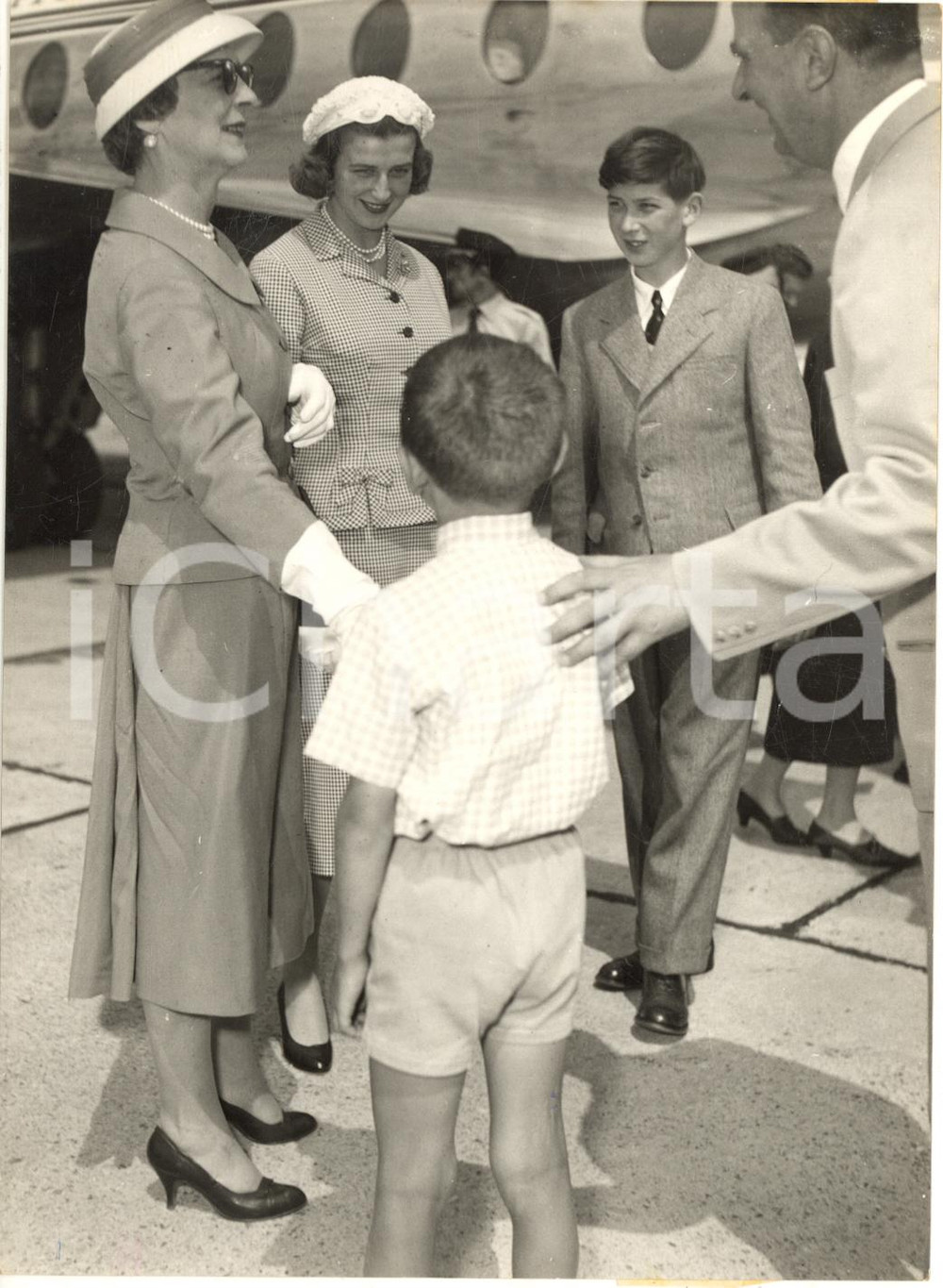 1956 MILANO Arrivo Marina di Grecia con i figli Alexandra e Michael di Kent
