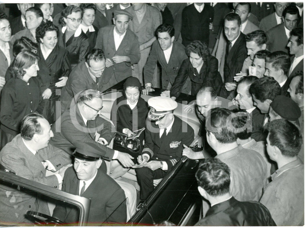 1958 TORINO STABILIMENTI FIAT Comandante NAUTILUS William ANDERSON tra la folla