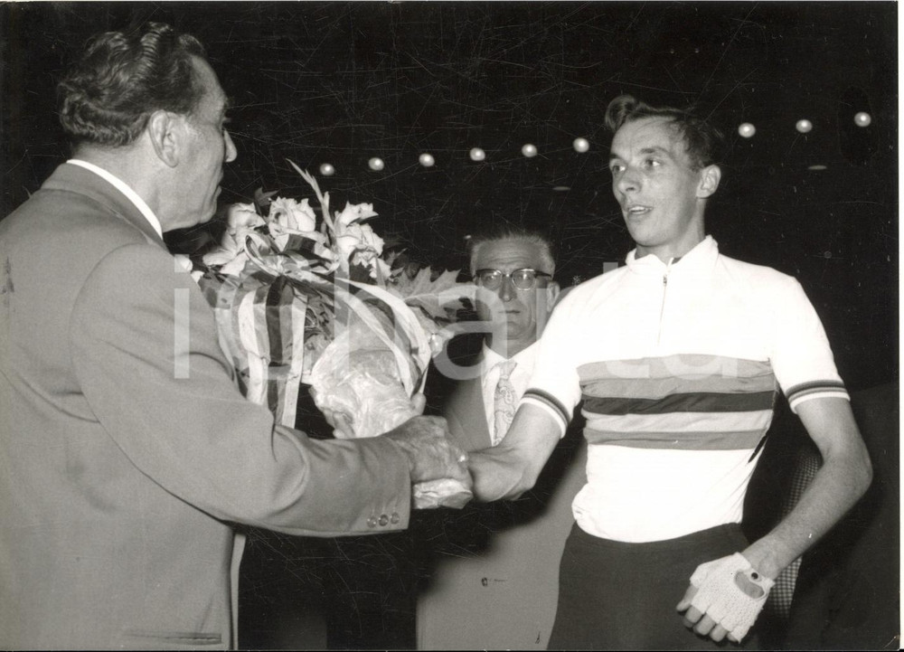 1955 MILANO CICLISMO SU PISTA Mondiali dilettanti - ll vincitore Norman SHEIL