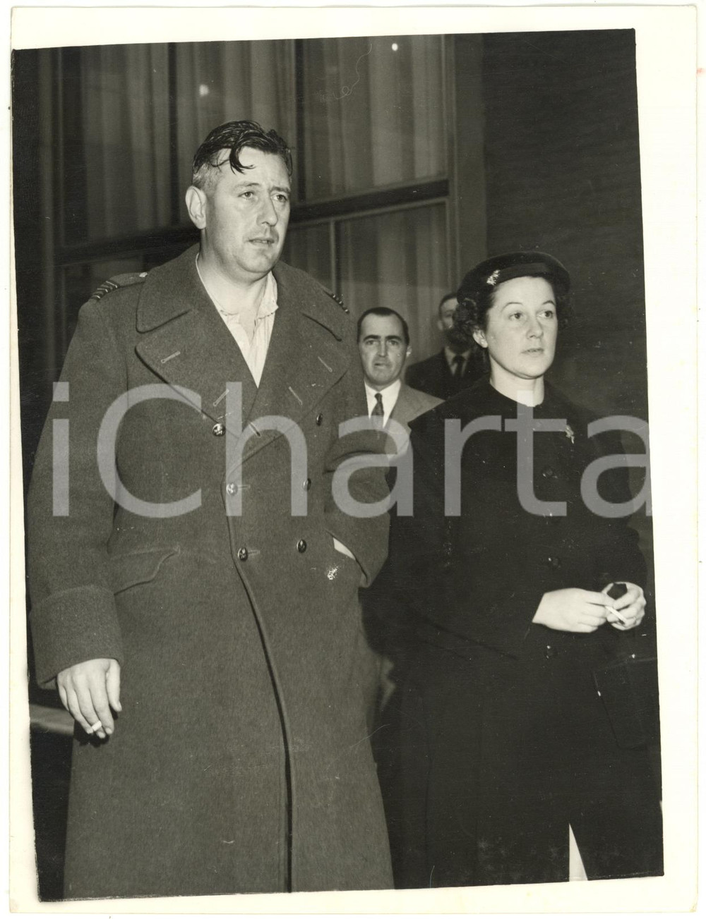 1956 LONDON RAF Captain Donald HOWARD with his wife after an airplane crash