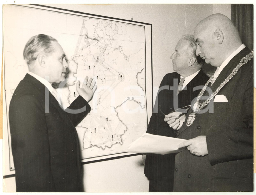 1954 FRANKFURT Air traffic control - Oskar HEER Hans-Christoph SEEBOHM *Photo