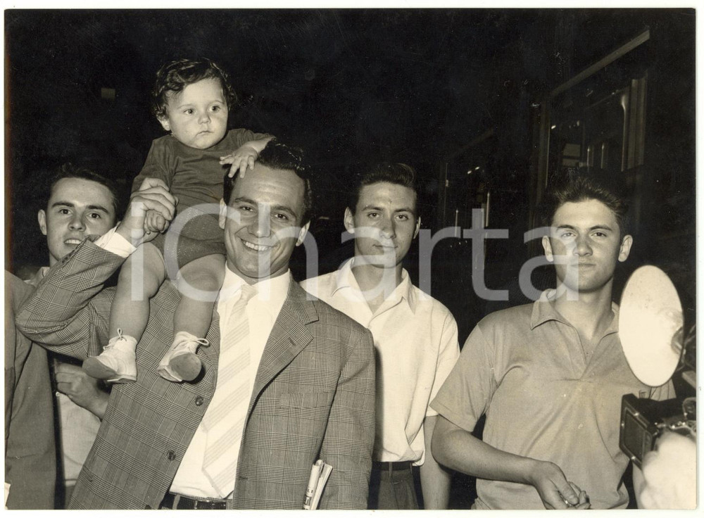 1957 MONDIALI DI CICLISMO MILANO Partenza azzurri - Antonio MASPES con il figlio