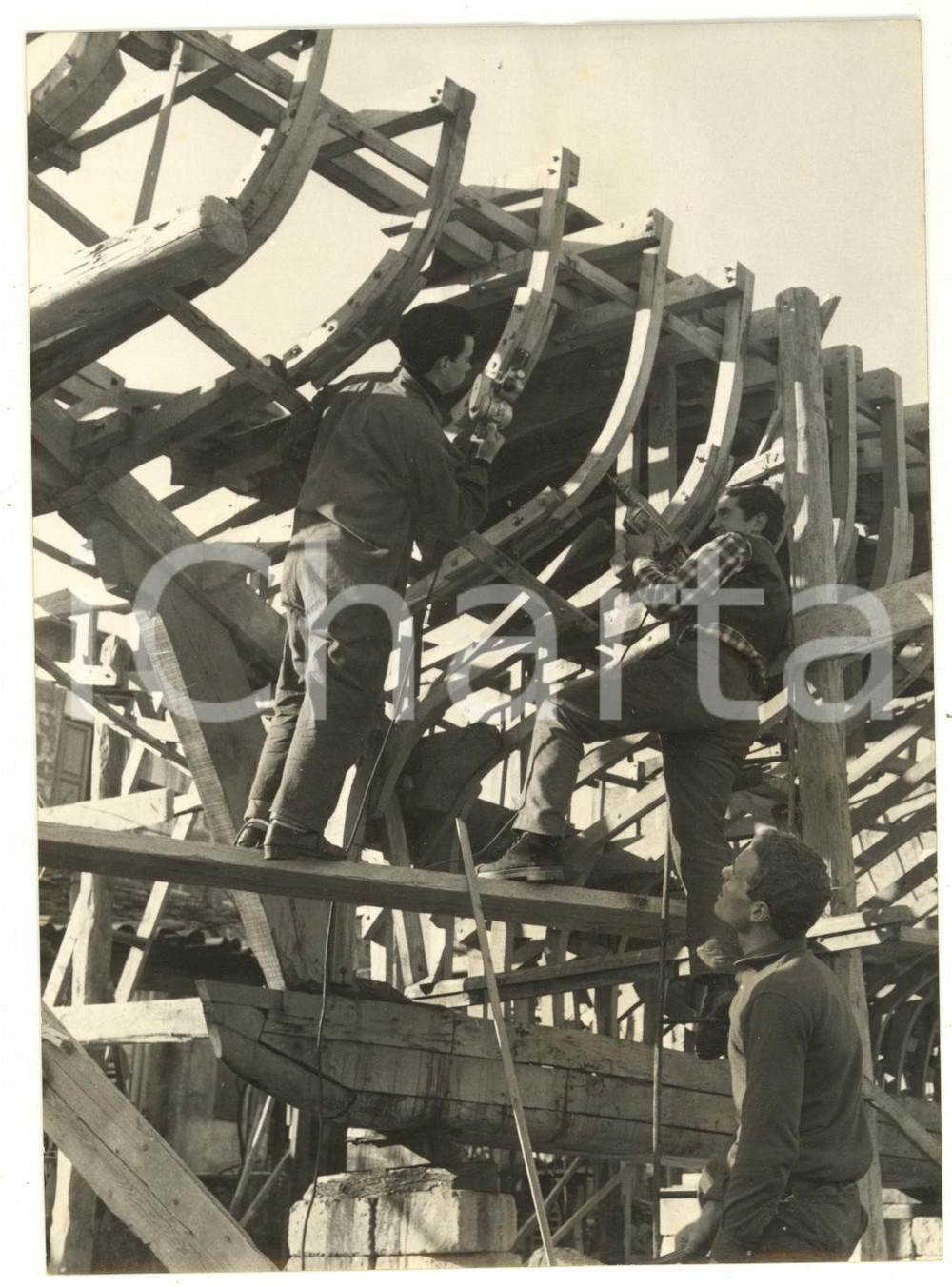 1957 Area di ROMA Giovani dilettanti costruiscono di un battello *Foto 13x18