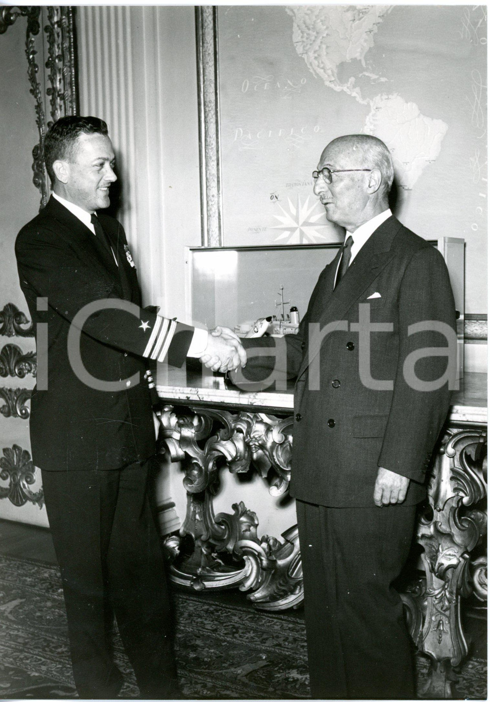 1958 ROMA James David ZELLERBACH accoglie comandante "Nautilus" William ANDERSON