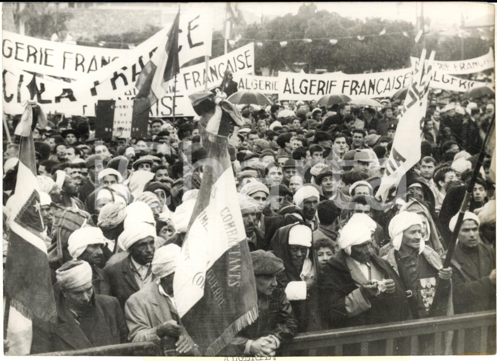 1960 AIN TEMOUCHENT Folla accoglie DE GAULLE inneggiando all'Algeria francese