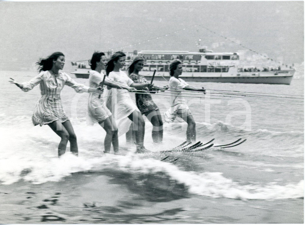 1970 LAGO DI COMO Evento CASTELLANA e ABITAL con modelle sugli sci d'acqua