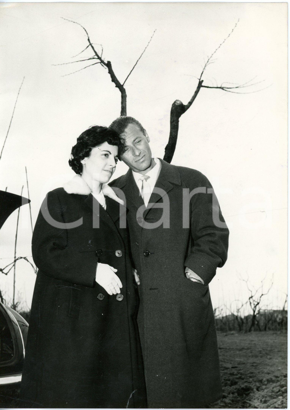 1959 MONTELUPO FIORENTINO - Luigi TIRONE con la fidanzata presso il manicomio