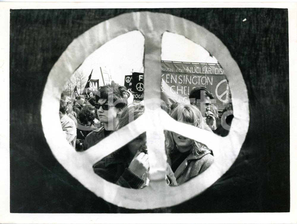 1963 ALDERMASTON - "Ban-the-bomb" anti-nuclear march *ARTISTIC Photo