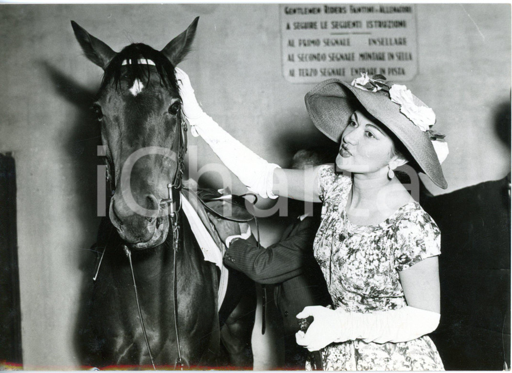 1955 TORINO IPPODROMO MIRAFIORI Gran premio della Moda - Modella con un cavallo