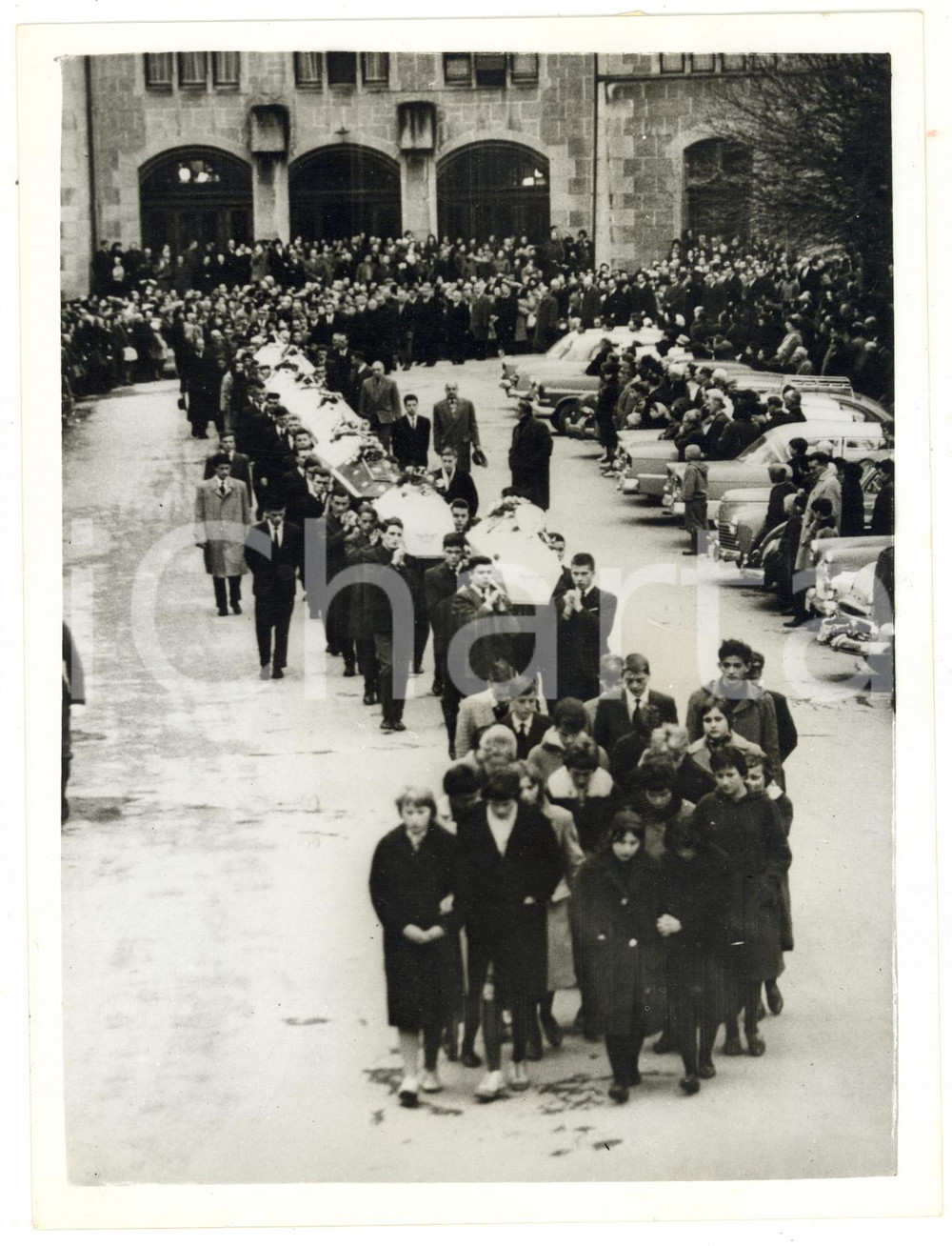 1961 GLARIS (CH) Funeral procession of children victims of an avalanche *Photo