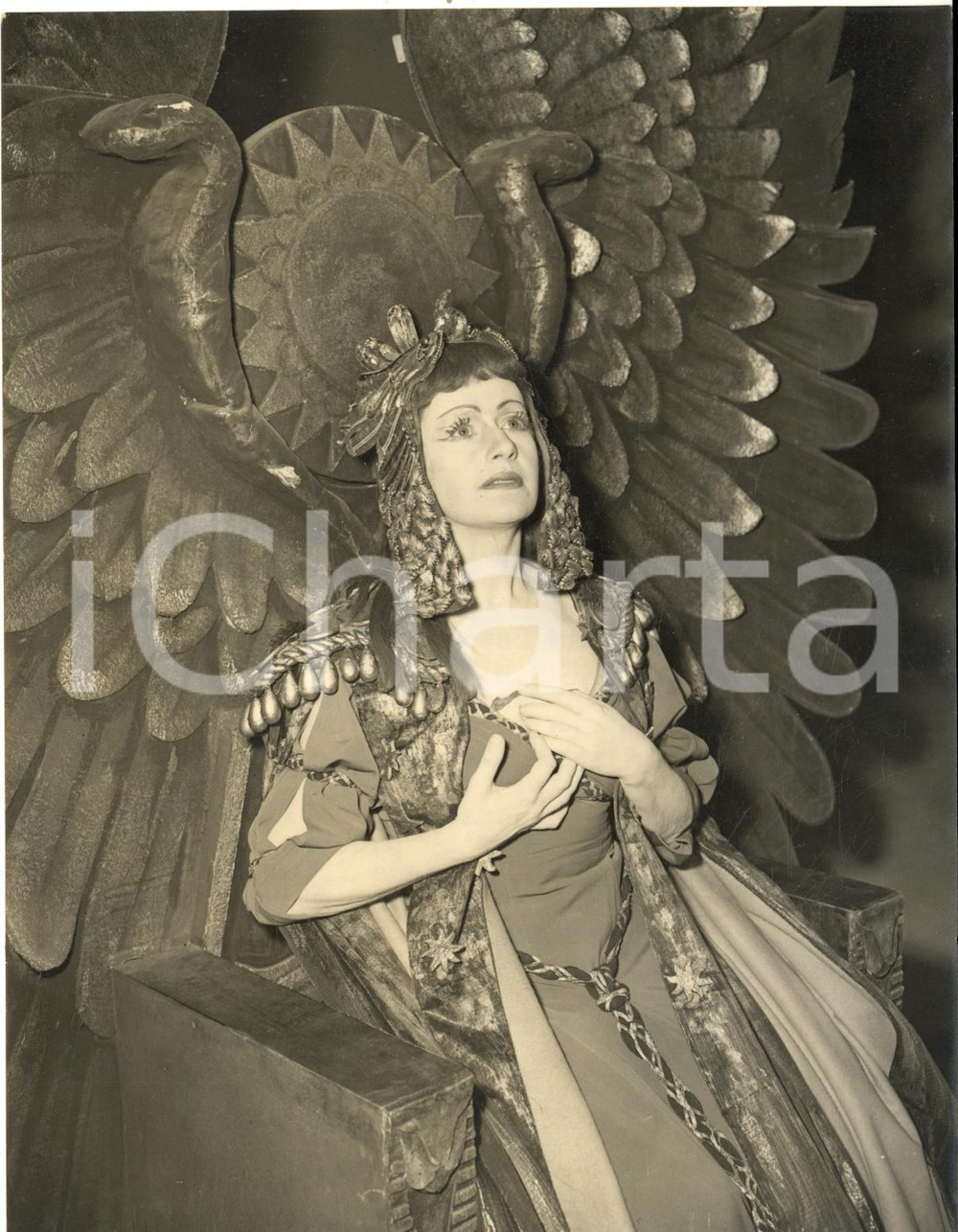 1953 LONDON Princes Theatre - Peggy ASHCROFT in "Antony and Cleopatra" *Photo