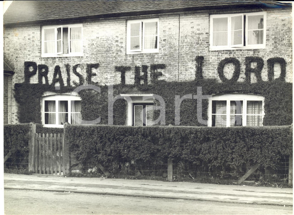 1958 HERSTMONCEUX (SUSSEX) The "Praise-the-Lord" house *Photo 20x15 cm