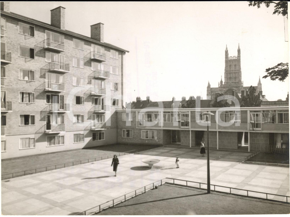 1958 GLOUCESTER View of Fountain Square with the cathedral background - Photo