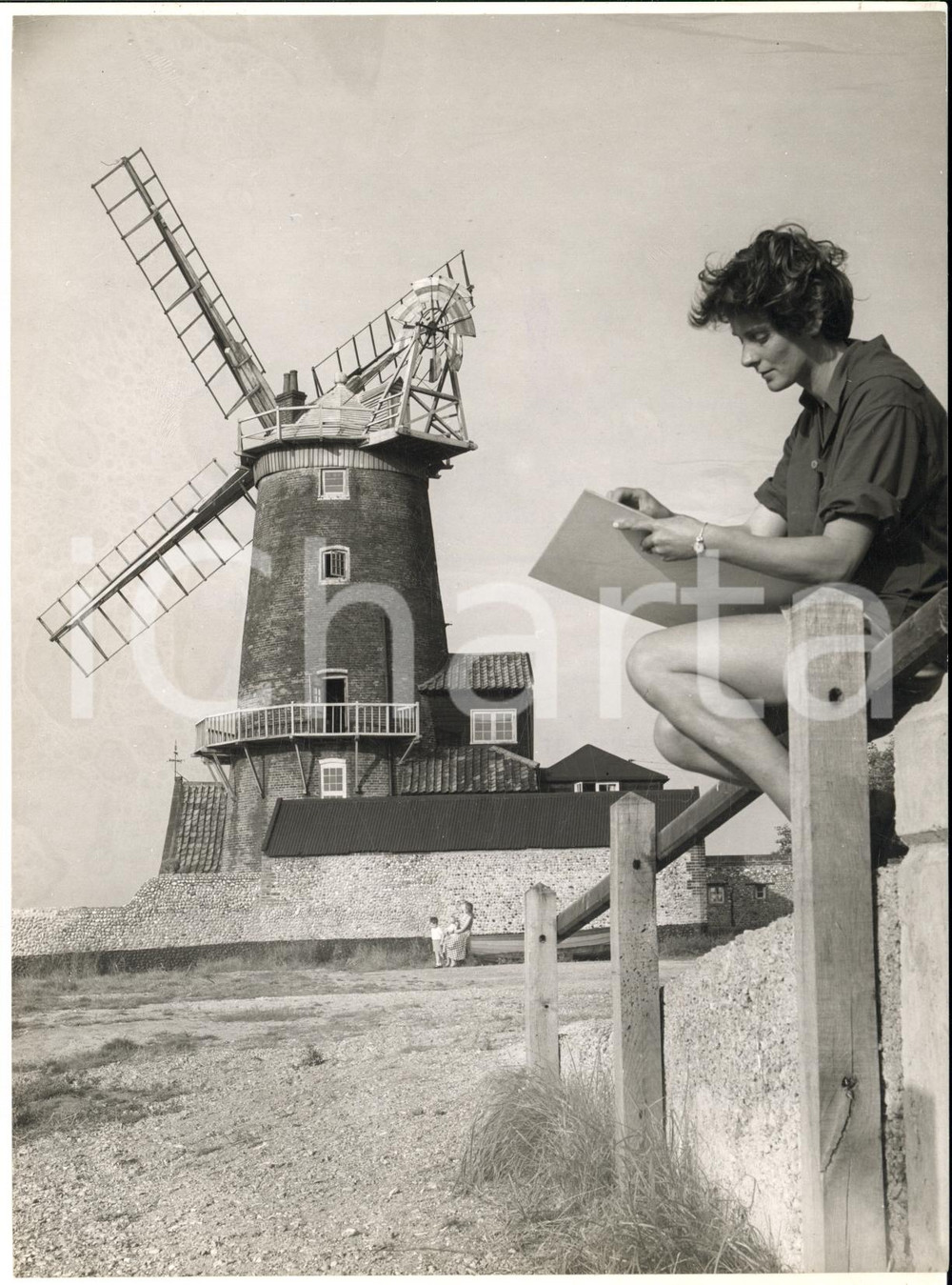 1958 CLEY NEXT THE SEA Holidaymaker Rowena RYLE sketches old mill *Photo 15x20