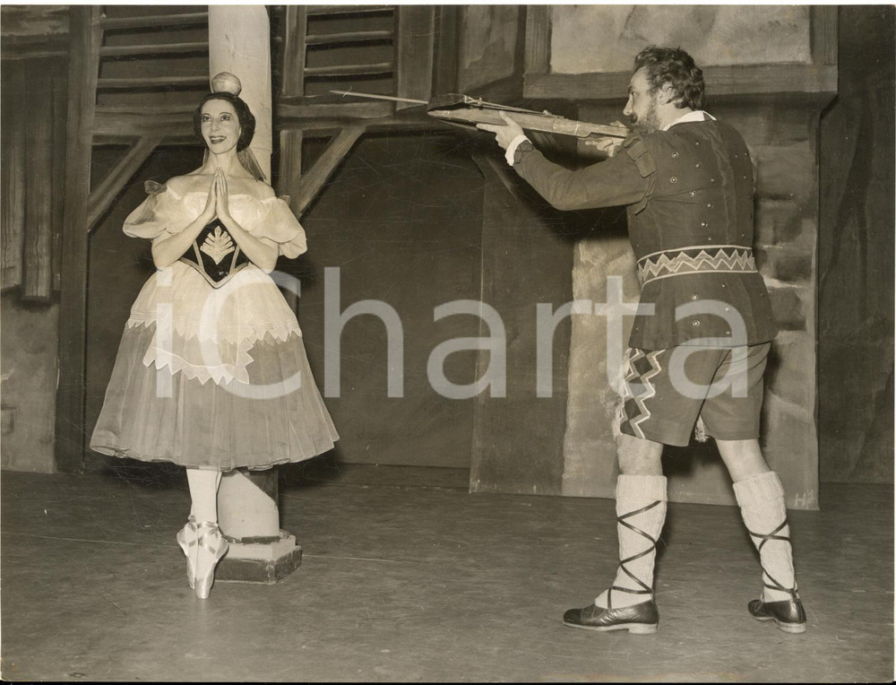 1958 LONDON Alicia MARKOVA and Gino BECHI at rehearsal for "William Tell" *Photo