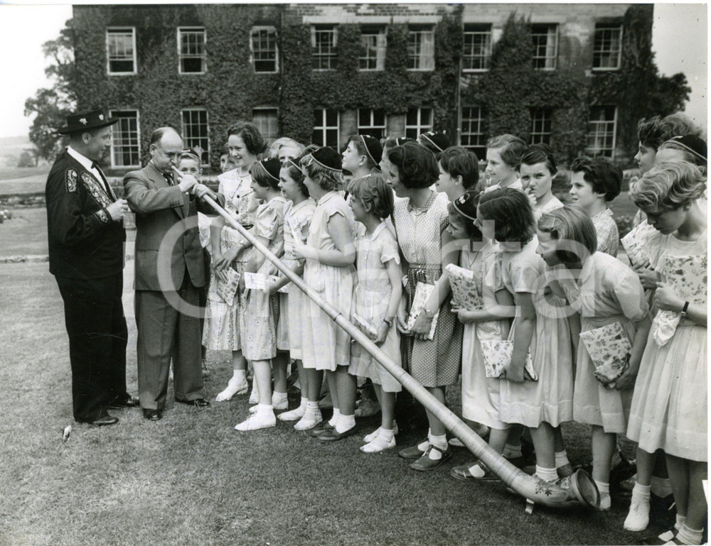 1955 LIVERSEDGE (UK) Martin CHRISTEN teaching to play horn to Albert HARVEY