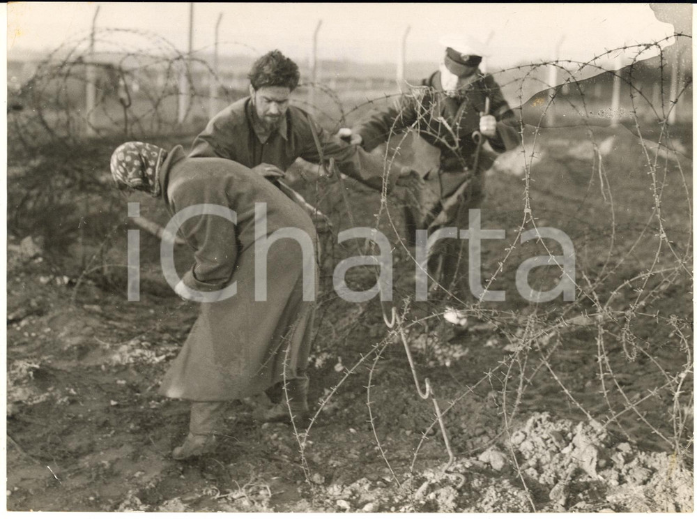 1958 SWAFFHAM Demonstrators through barbed wire to invade a rocket base *Photo
