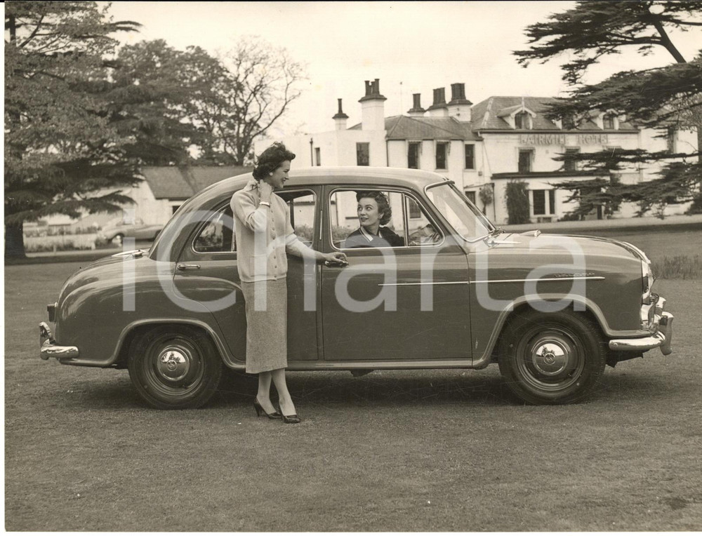1954 UK NUFFIELD ORGANISATION - The new Series II MORRIS OXFORD *Photo 20x15