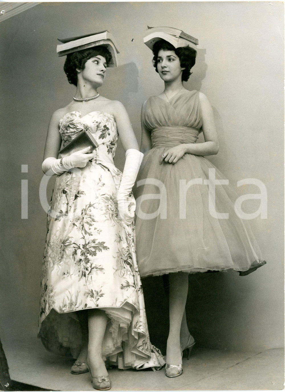 1959 LONDON Cherry Marshall model school - Renée VAN KOOLBERGEN Diana THOMAS