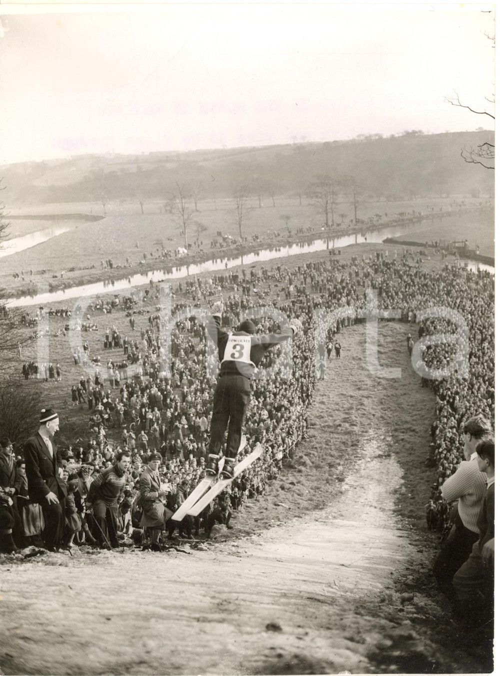 1960 REDDISH VALE (UK) Norwegian student in a ski-jumping competition *Photo