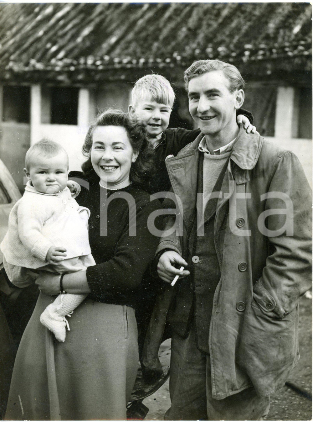 1954 TRISTED Lt. John GWINTER with his family planning a new KON TIKI expedition
