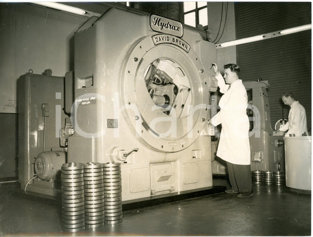 1954 MANCHESTER David BROWN presenting his gear cutting machine HYDRAX *Photo