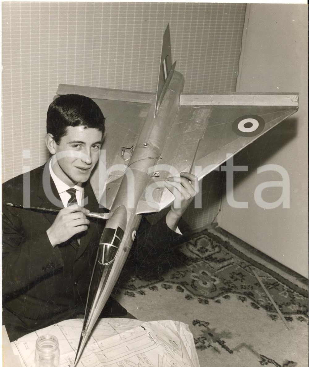 1958 NORTHWOOD Schoolboy Geoffrey SANSBURY with his replica of FAIREY DELTA 2