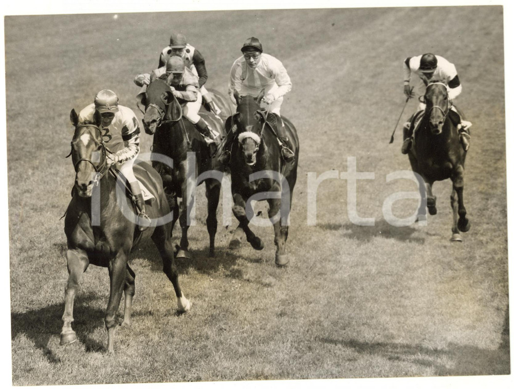 1958 EPSOM RACES - John McSHAIN's BALLYMOSS winning the 57th Coronation Cup