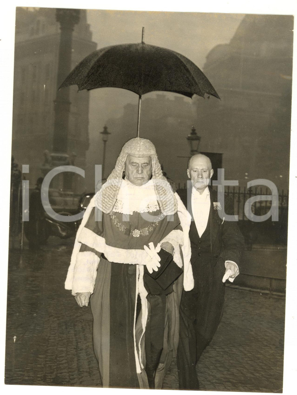 1956 LONDON Westminster Abbey - Arrival of Rayner GODDARD Lord Chief Justice